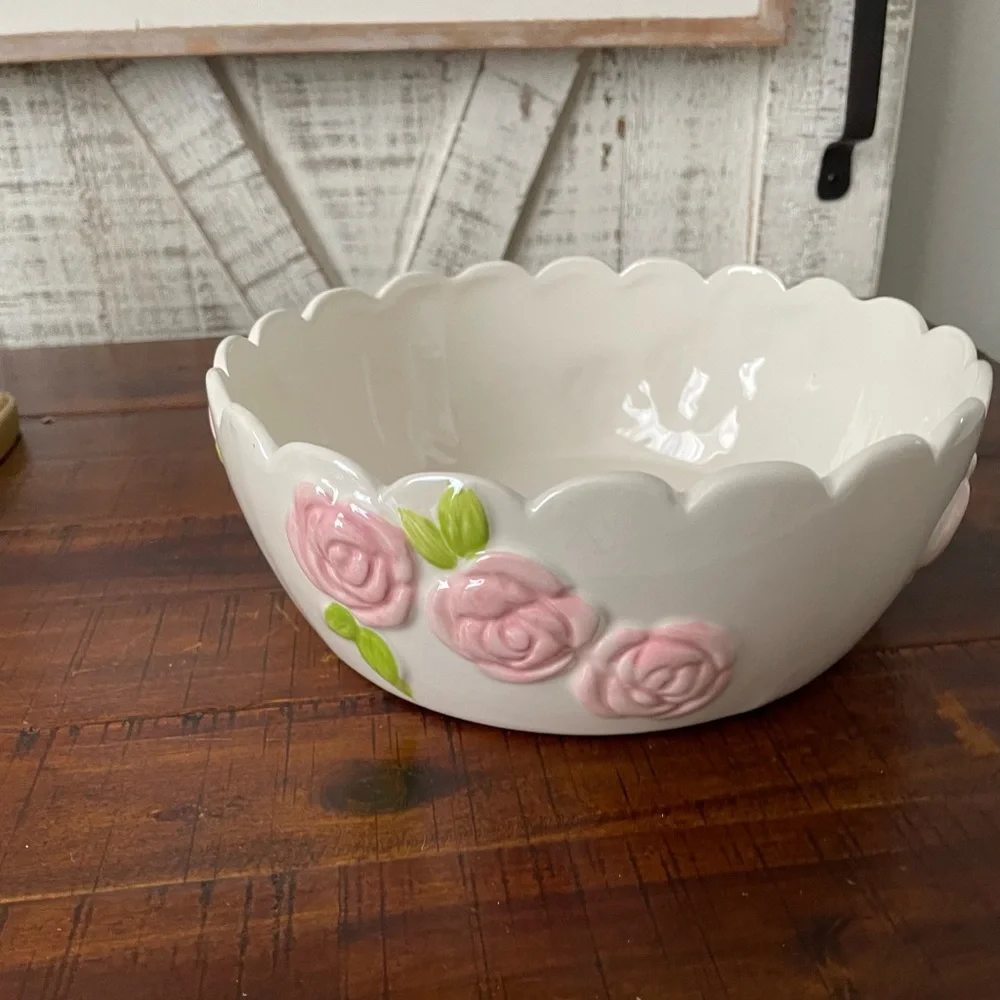 Scalloped Ceramic Pet Bowl with Pink Roses